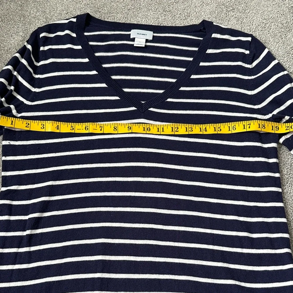 Old Navy Navy and White Striped V-Neck Sweater Size Large